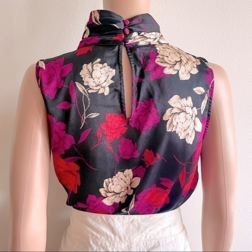 Vince Camuto Floral Top - Picture 8 of 11